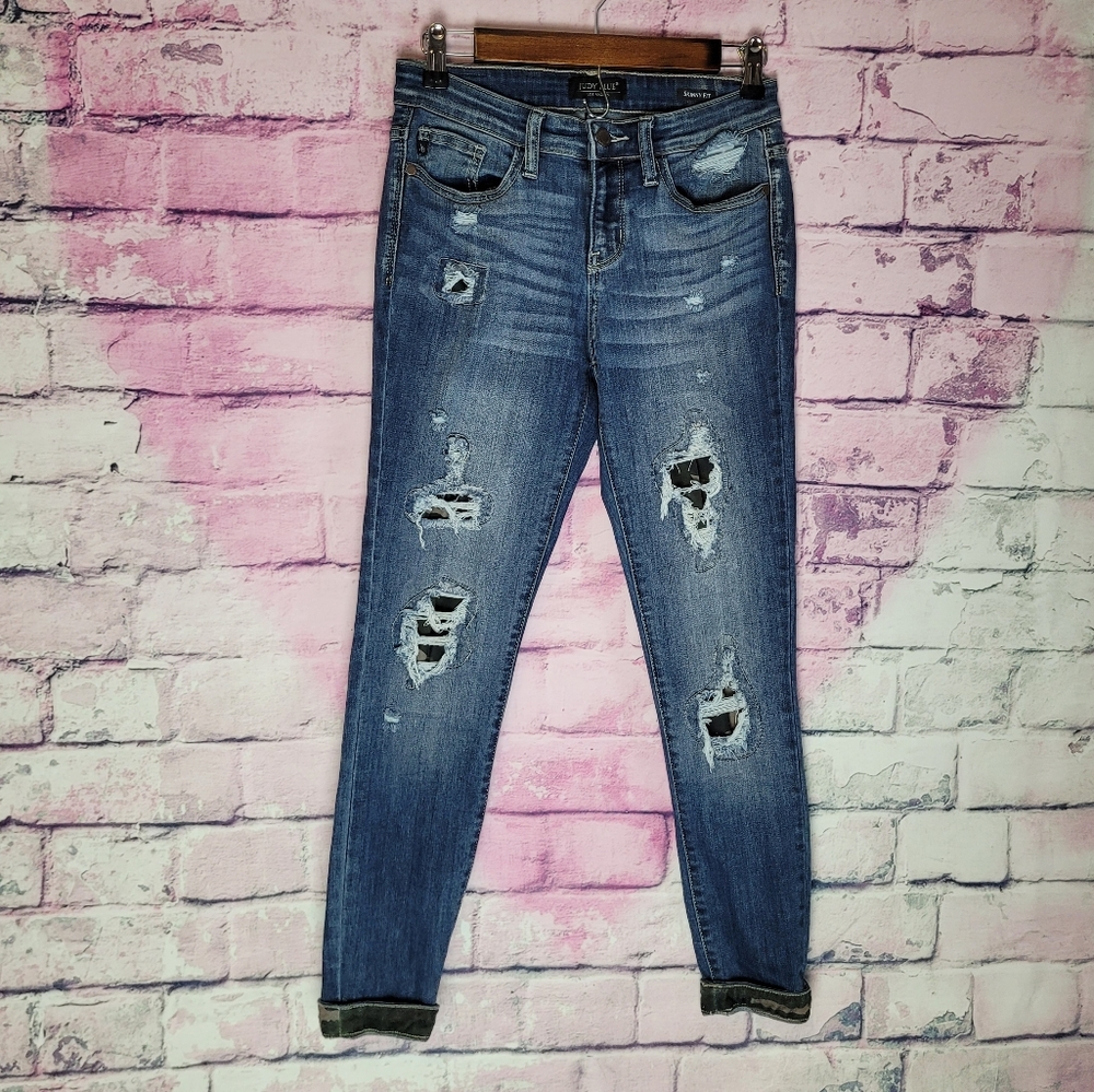 JUDY BLUE SKINNY FIT DISTRESSED CAMO INSERT CUFF JEANS 5/27